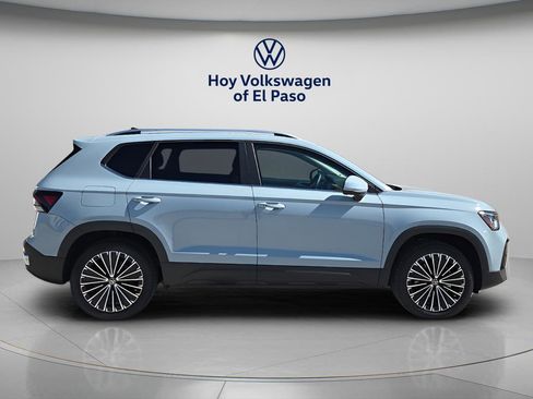 New 2026 Volkswagen Taos SE FWD image 2