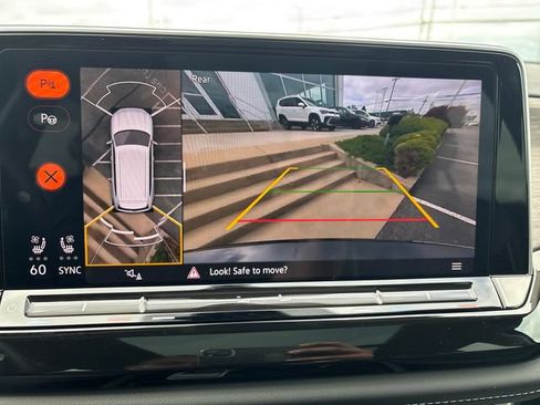 Certified 2025 Volkswagen Atlas SEL Premium R-Line AWD/4WD image 23