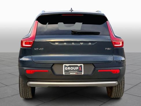 Used 2021 Volvo XC40 T5 Momentum w/ Premium Package image 4