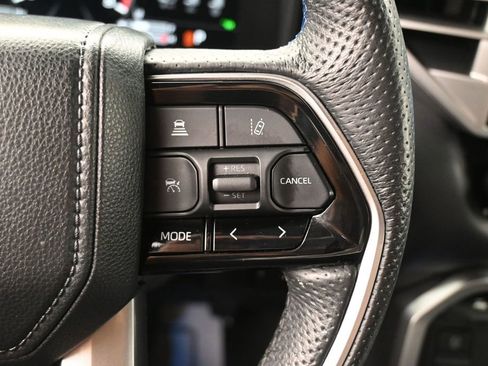 Used 2022 Toyota Tundra Platinum w/ Advanced Package AWD/4WD image 18