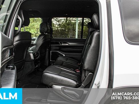 Used 2024 Jeep Wagoneer Series II w/ Flexible Seating Group image 18