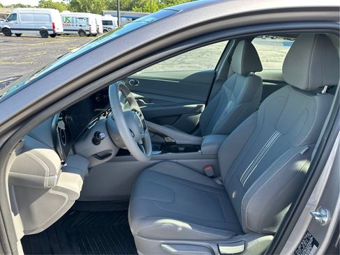Certified 2024 Hyundai Elantra SEL w/ Convenience Package FWD image 9