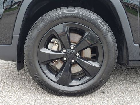 Used 2019 Jeep Cherokee Latitude Plus AWD/4WD image 27