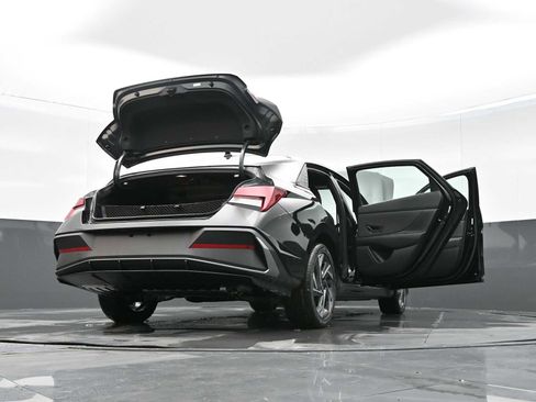 Certified 2025 Hyundai Elantra SEL FWD image 45