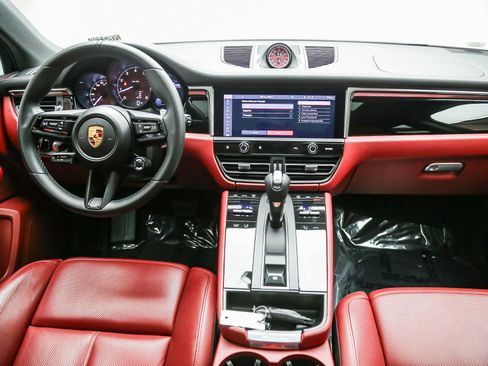 Used 2022 Porsche Macan S AWD/4WD image 16
