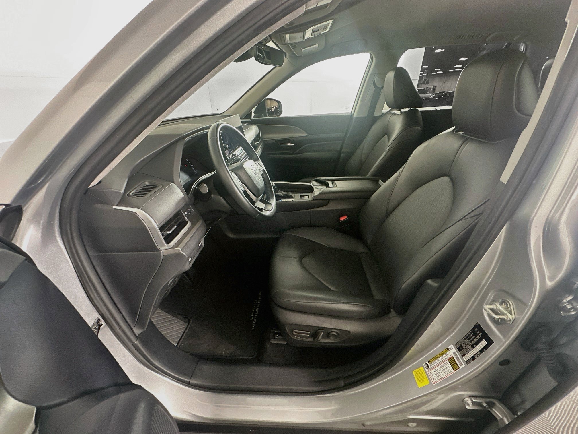 Used 2024 Toyota Grand Highlander FWD image 13