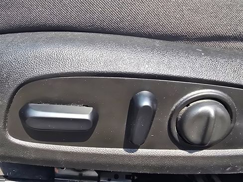 Used 2018 Chevrolet Malibu LT FWD image 17
