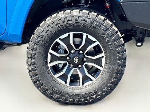 Used 2021 Toyota Tacoma TRD Sport w/ Technology Package image 31