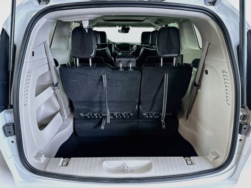 Used 2024 Chrysler Pacifica Limited FWD image 26