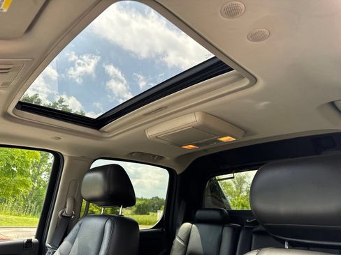 Used 2011 Cadillac Escalade EXT Premium AWD/4WD image 16