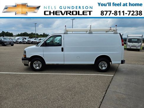 Used 2017 Chevrolet Express 3500 image 3