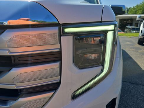 Used 2023 GMC Sierra 1500 SLE AWD/4WD image 12
