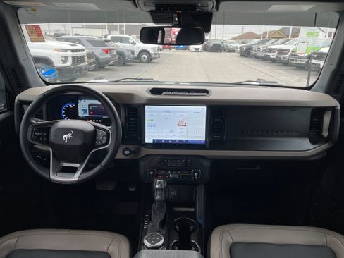 Used 2023 Ford Bronco Wildtrak image 15