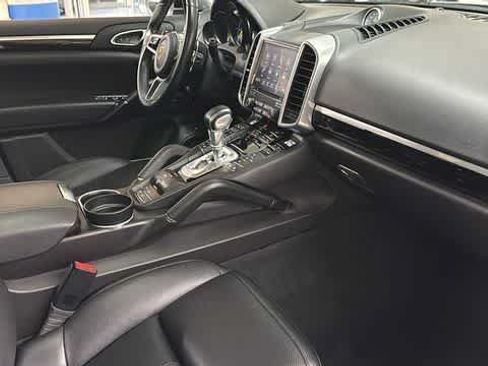 Used 2017 Porsche Cayenne S AWD/4WD image 32