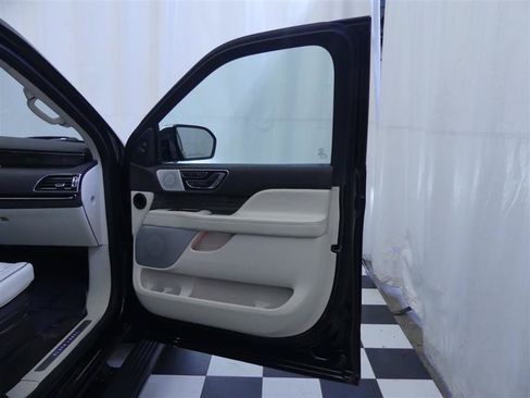 Used 2020 Lincoln Navigator Black Label AWD/4WD image 30