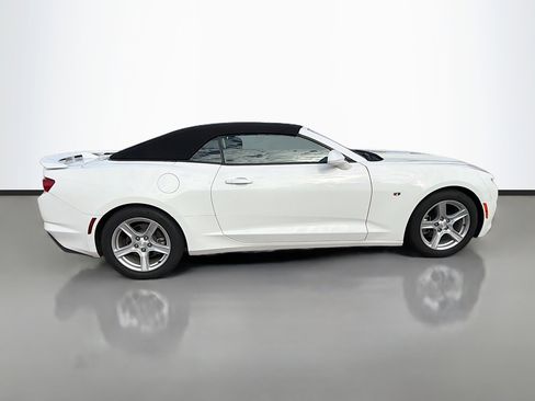 Used 2020 Chevrolet Camaro LT image 2