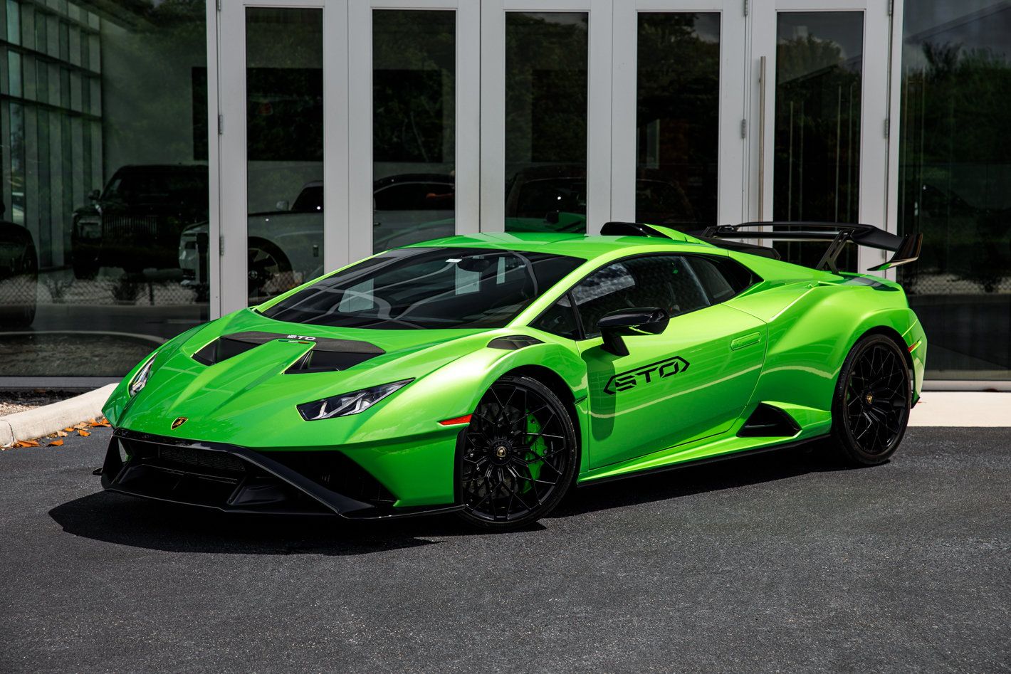 Used 2023 Lamborghini Huracan STO RWD image 3