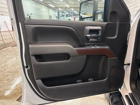 Used 2017 GMC Sierra 3500 SLE image 7