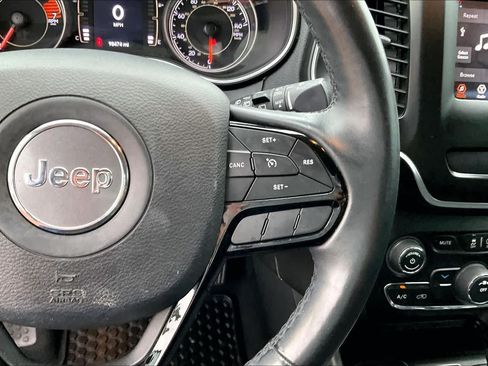 Used 2019 Jeep Cherokee Latitude Plus FWD image 24
