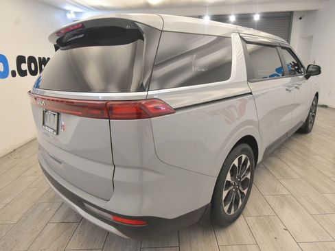 Used 2024 Kia Carnival EX FWD image 5
