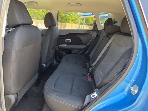 Used 2018 Kia Soul + FWD image 14