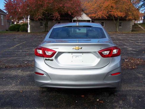 Used 2017 Chevrolet Cruze LT image 6