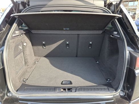 Used 2019 Land Rover Range Rover Evoque SE Premium image 28