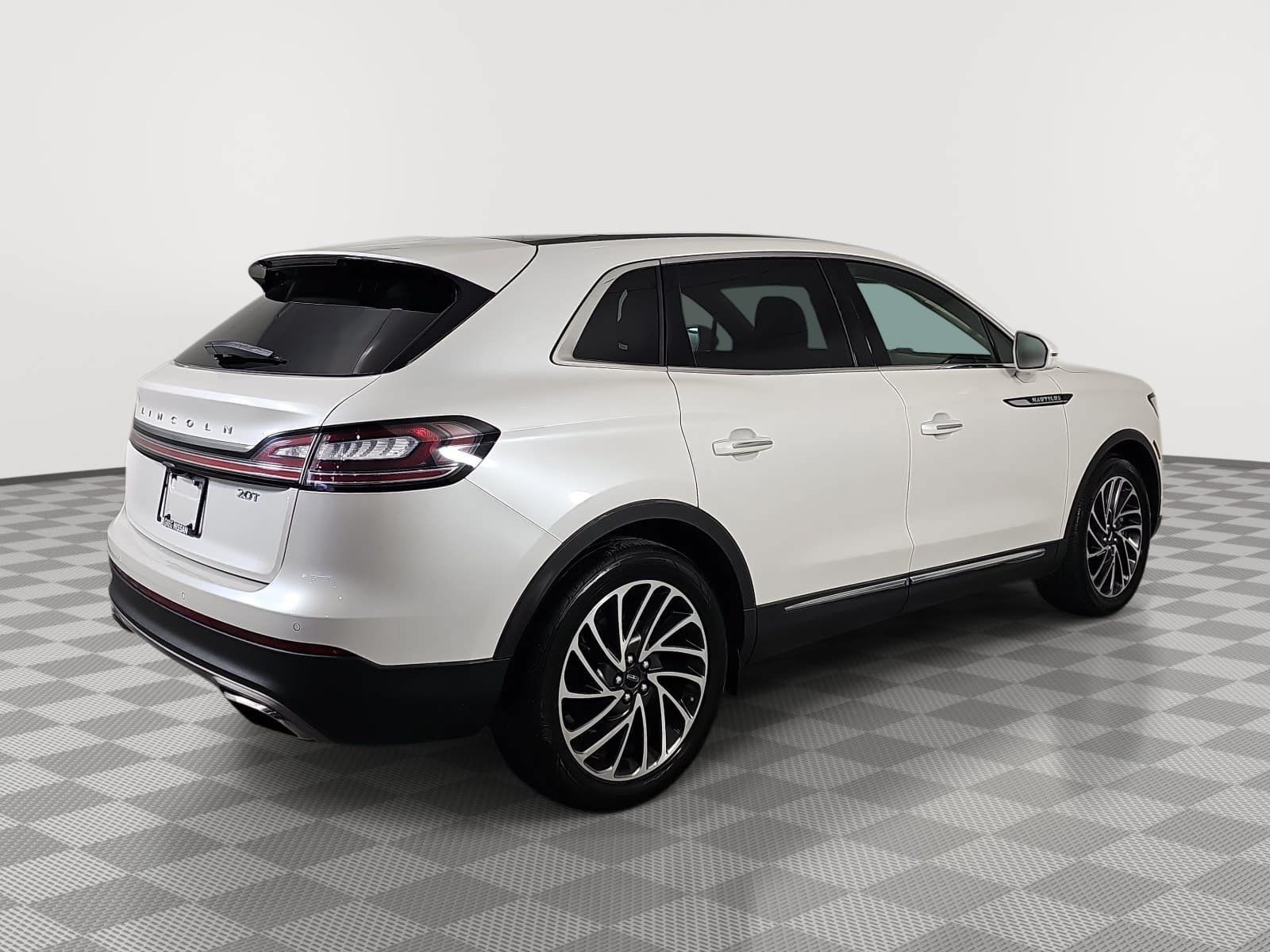 Used 2019 Lincoln Nautilus Reserve FWD image 8