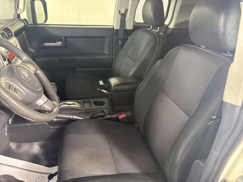 Used 2012 Toyota FJ Cruiser 4WD w/ Convenience Pkg image 3