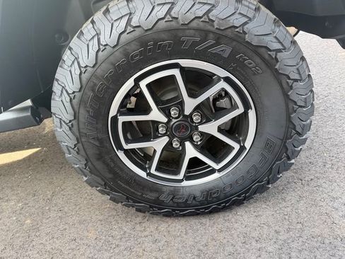 Used 2025 Jeep Wrangler Rubicon w/ Convenience Group image 8