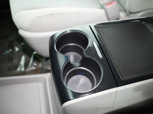 Used 2015 Toyota Sienna LE image 26