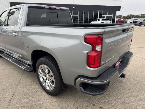 Used 2024 Chevrolet Silverado 1500 High Country w/ Technology Package AWD/4WD image 8