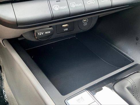 Used 2024 Hyundai Elantra SEL image 32