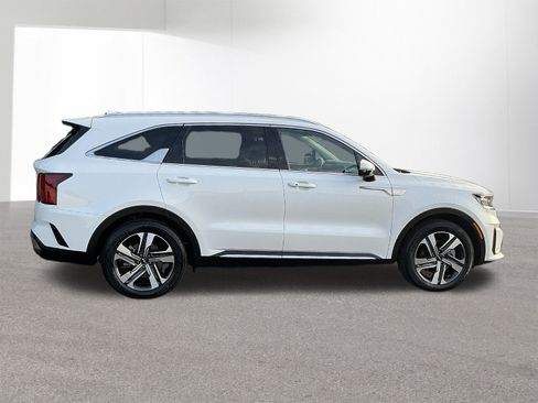 Certified 2023 Kia Sorento SX Prestige w/ Panoramic Sunroof Package AWD/4WD image 2