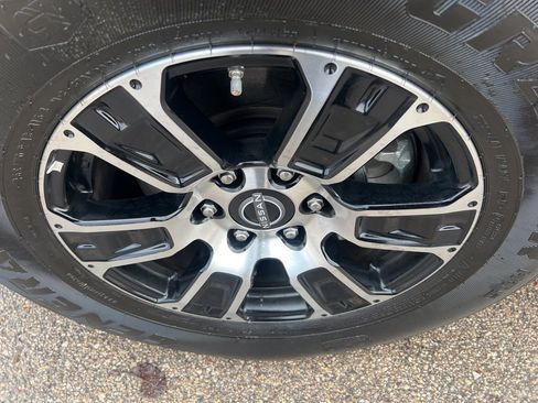 Certified 2024 Nissan Titan SV w/ SV Convenience Package image 44