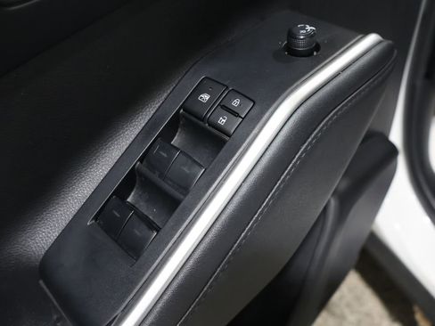 Used 2024 Toyota Highlander LE image 13