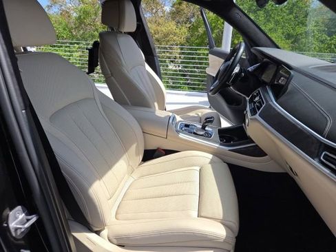 Used 2022 BMW X7 xDrive40i w/ Premium Package image 26