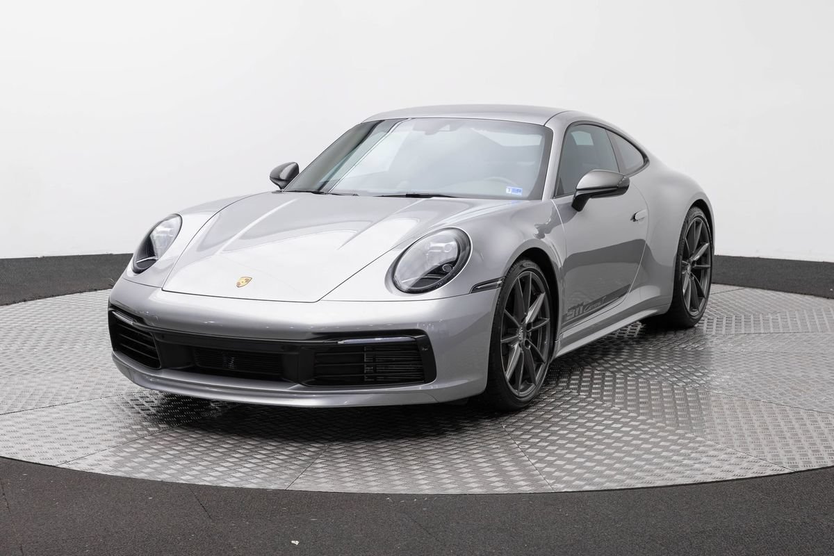 Used 2024 Porsche 911 Carrera T RWD image 2