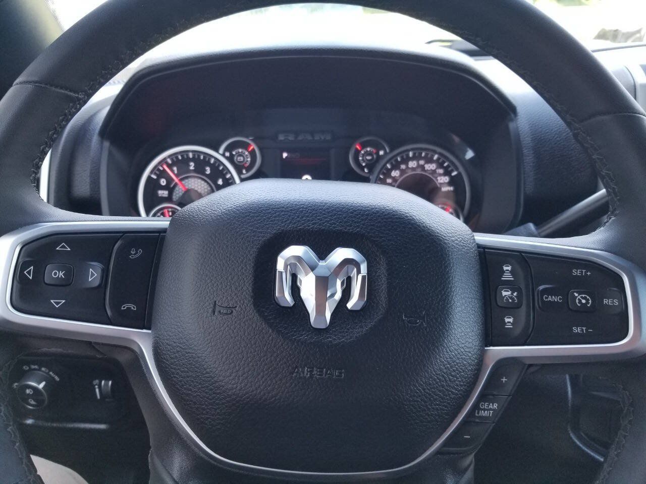 Used 2025 RAM 2500 Big Horn AWD/4WD image 36
