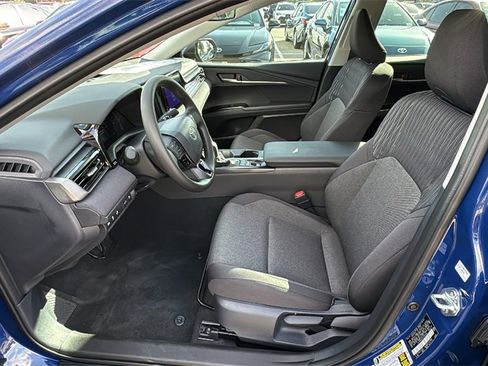 New 2025 Toyota Camry Hybrid image 18