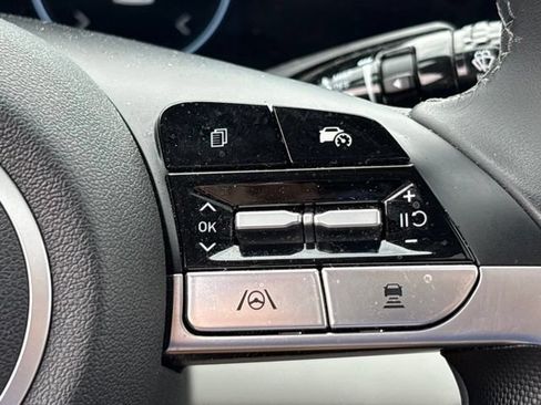 Used 2025 Hyundai Elantra Limited FWD image 20
