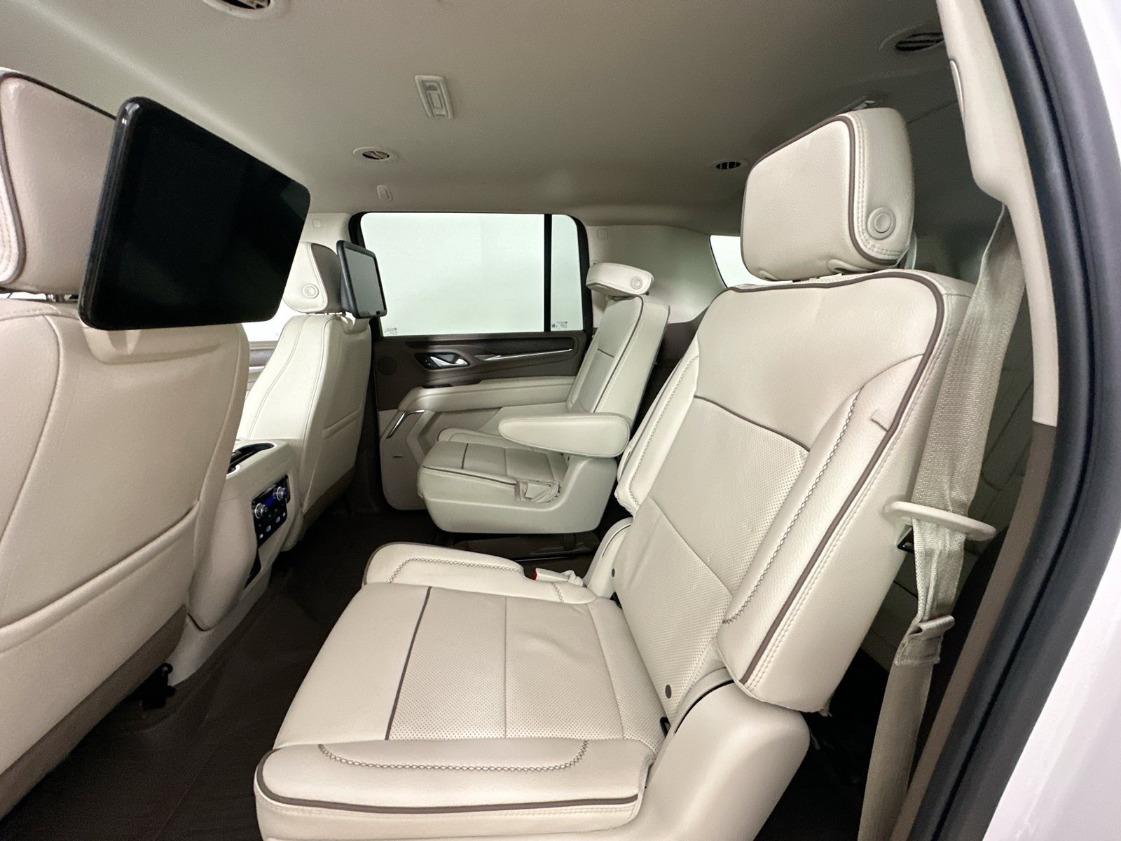 Used 2023 GMC Yukon XL Denali w/ LPO, Floor Liner Package AWD/4WD image 36