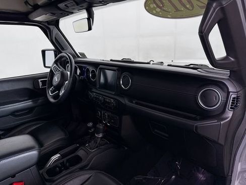 Used 2019 Jeep Wrangler Unlimited Sahara w/ Uconnect 4C Nav & Sound Group AWD/4WD image 27