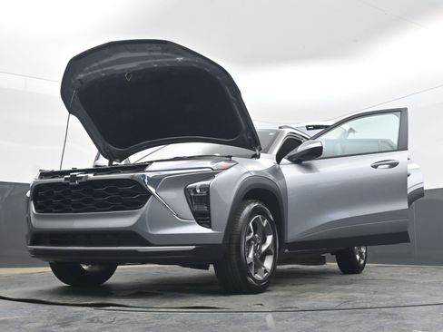 New 2026 Chevrolet Trax LT w/ Driver Confidence Package FWD image 43