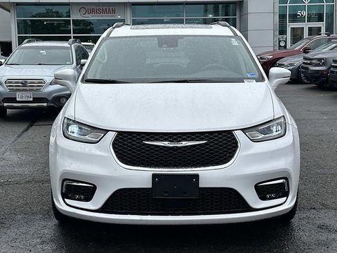Used 2022 Chrysler Pacifica Touring-L AWD/4WD image 6