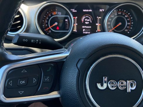 Used 2020 Jeep Wrangler Unlimited Sahara AWD/4WD image 21