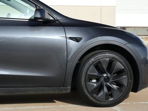 Used 2025 Tesla Model Y Long Range RWD image 31