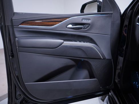 Used 2023 Cadillac Escalade Premium Luxury image 16