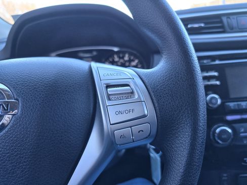 Used 2016 Nissan Rogue S image 19