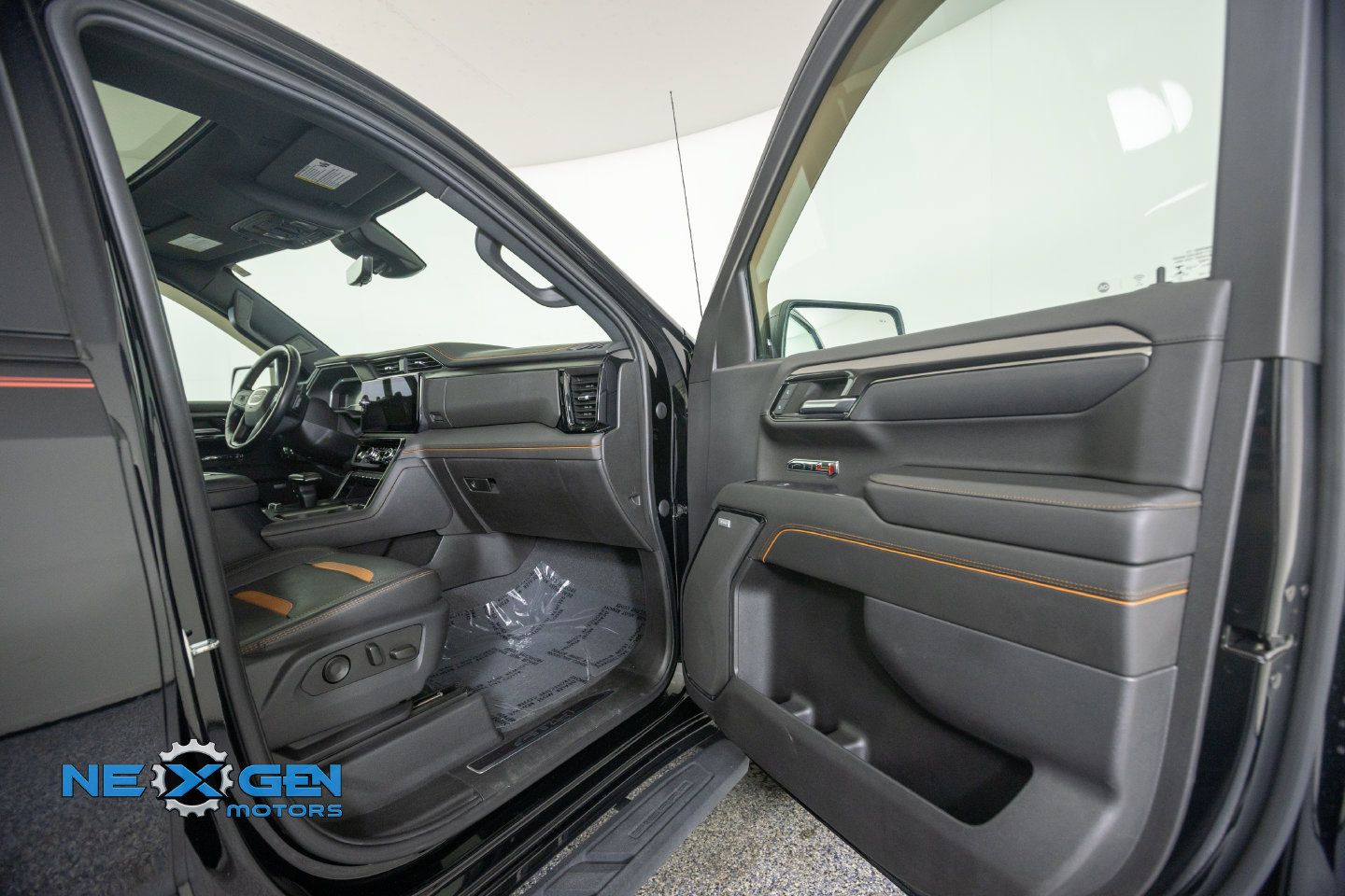 Used 2022 GMC Sierra 1500 AT4 w/ AT4 Premium Package AWD/4WD image 6